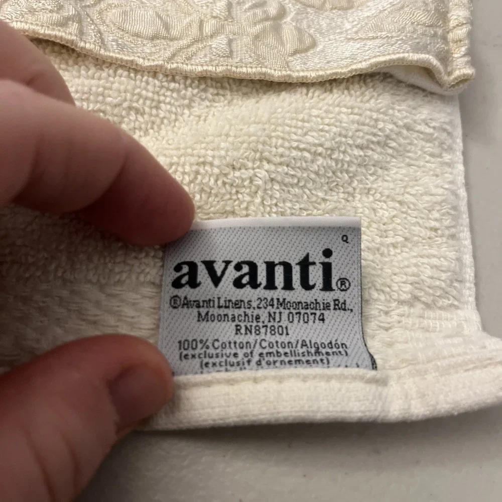 Avanti Ivory Rose Floral Hand‎ Towel Embellished Bath Decor Cottagecore
